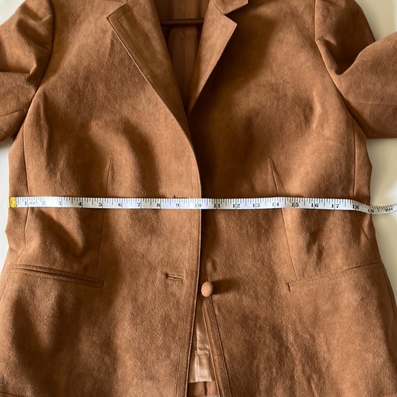Lined suede camel blazer. - Picture 7 of 8